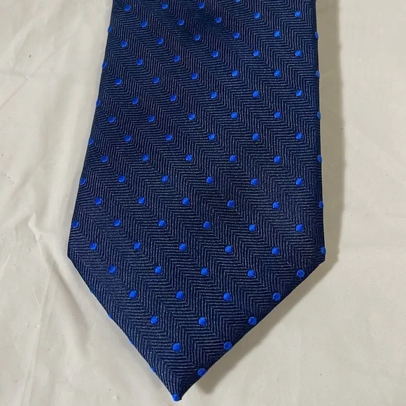 I of men’s dark and light blue tie 3.25”Wx 58”L like new very executive looking - Picture 3 of 8